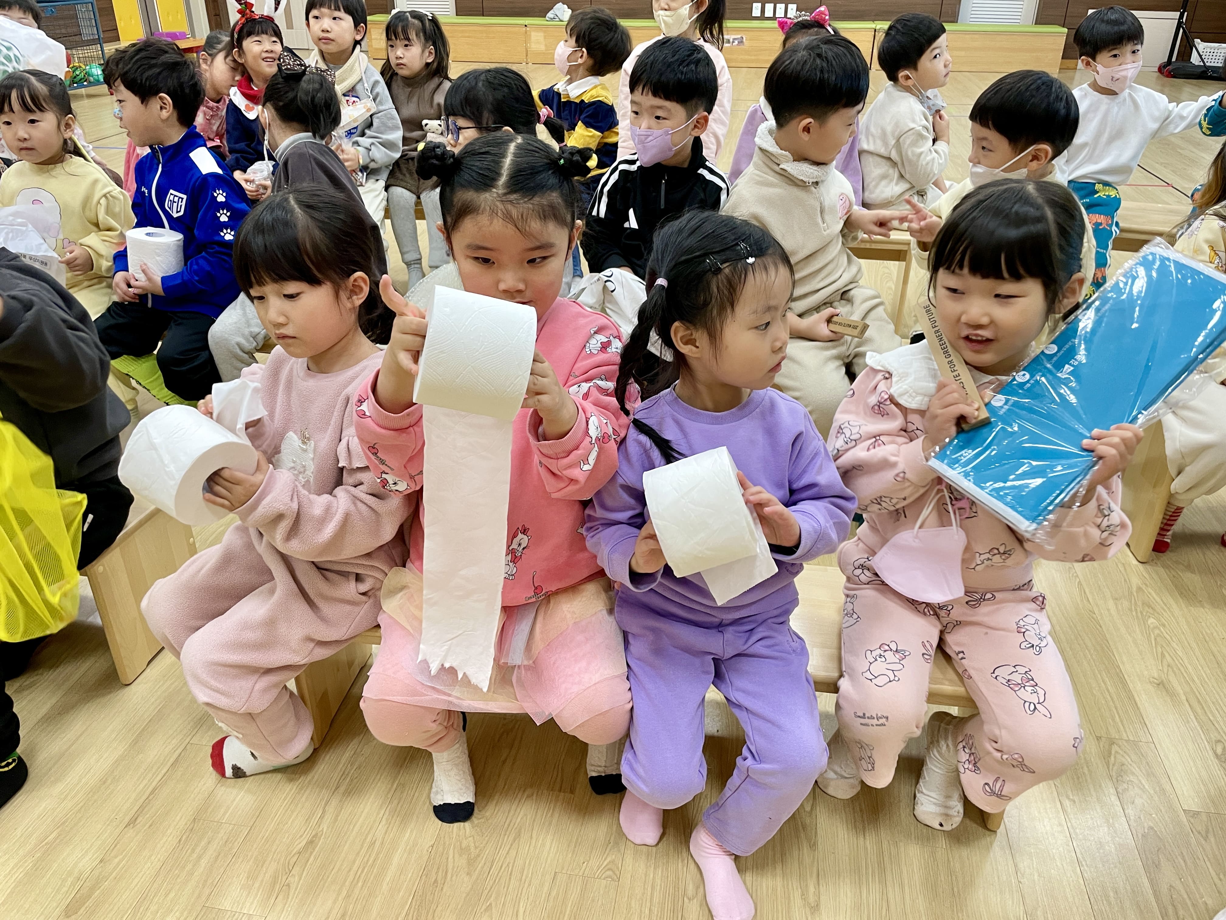 (12/08) 김포한가람유, 김포교육지원청과 김포시청이 함께하는 「학교로 찾아가는 폐자원 집중수거 캠페인」 참여_001 사진